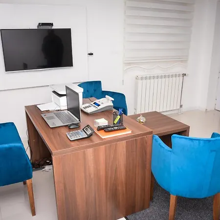 Korzo Prenociste 노비파자르